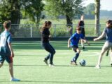 Laatste training S.K.N.W.K. JO11-1JM van seizoen 2022-2023 (partijtje tegen de ouders) (132/221)